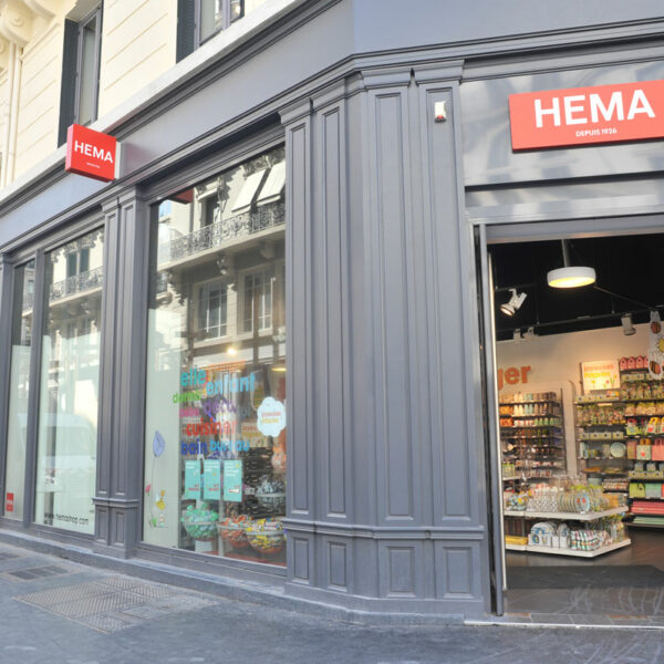 Habillage façade pour le magasin Hema par la Miroiterie du Rhône