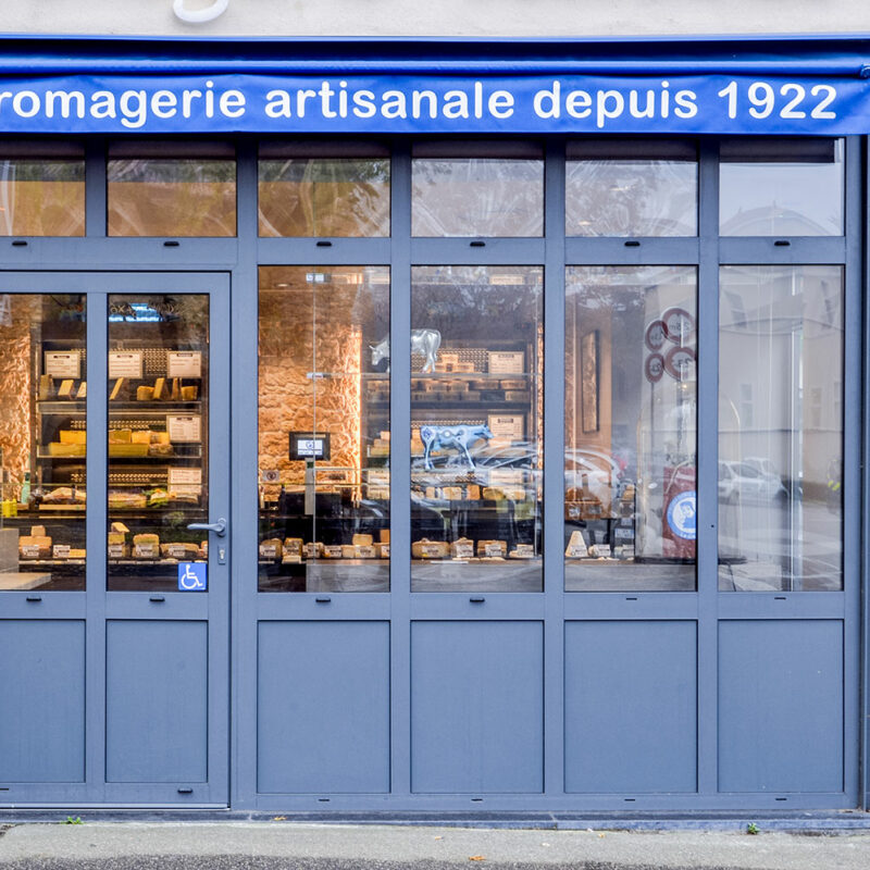 vue extérieure fromagerie le gone rue Victor Hugo à Neuville sur saone